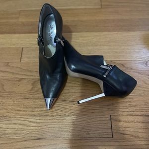 Michael Kors black bootie heel boots, in excellent condition 81/2
